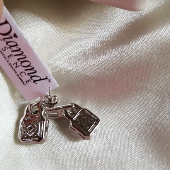 Diamond Essence Swarovski Crystal Gen Earrings - Picture 2 of 5